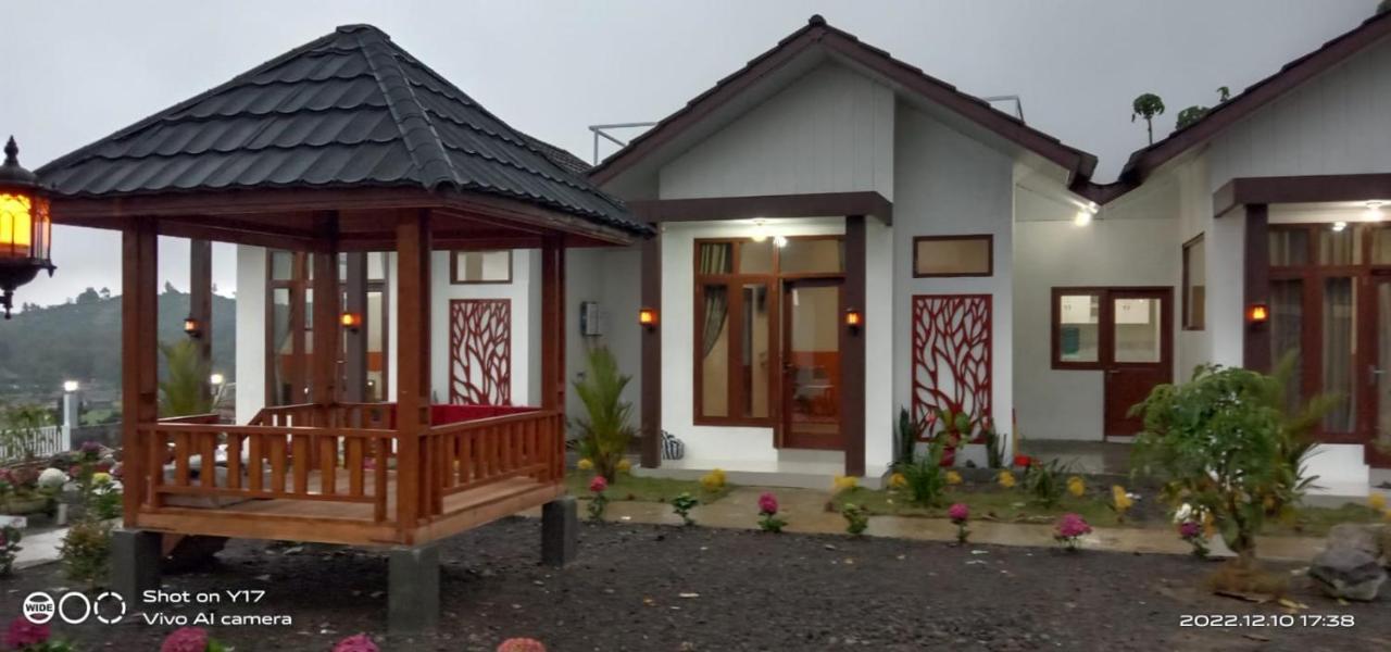 Villa Madinna Dieng Diyeng Exterior photo