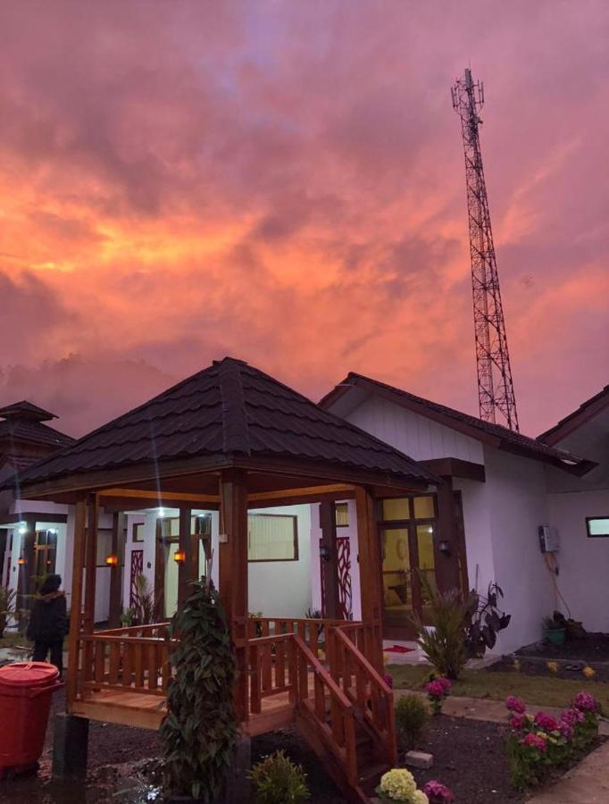Villa Madinna Dieng Diyeng Exterior photo
